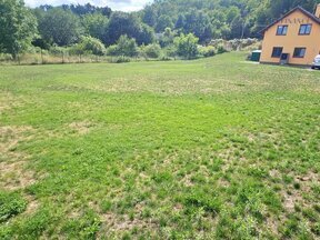Prodej stavebního pozemku o výměře 900 m2 v obci Nelahozeves, ul. Pod Strání