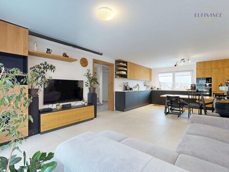 Prodej dvoupodlažního řadového domu 4+kk se zahradou a 2 parkovacími místy v obci Kralupy n.Vlt.