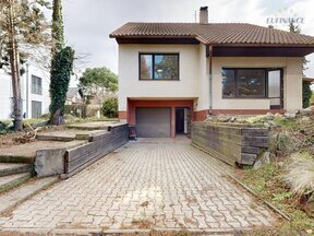 Prodej patrového rodinného domu 6+1 se zahradou a garáží v obci Kralupy, Lobeček, ul. Vltavská