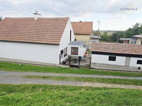 Dlouhodobý pronájem ubytovacího zařízení (3 menší rodinné domy) v obci Bukol (Vojkovice)