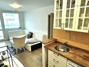 Pronájem kompletně zrekonstruovaného bytu 2+kk se zasklenou lodžií o výměře 46 m2 v Kralupech nad Vl