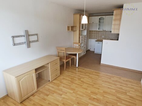 Pronájem kompletně zrekonstruovaného bytu 2+kk s lodžií o výměře 46 m2 v Kralupech nad Vltavou, sídl